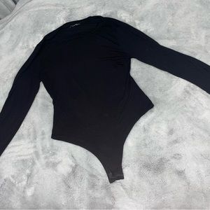 fashion nova body suit size:L only used 3-4 times, very shaping and light fabric